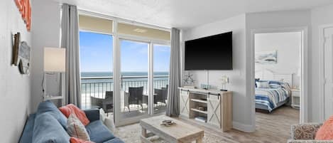 Beautiful Oceanfront Living Room 