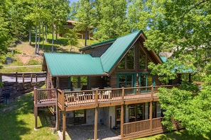 Well paved and not too steep roads lead to 3 levels of luxury mountain living!