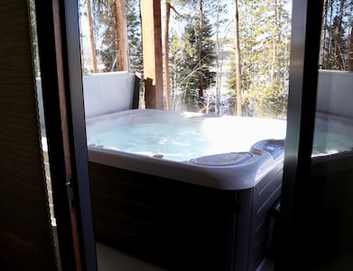 Luxurious on 1 acre, 6miles-W.Park,Hot tub, 33miles-RMNP, 2 Masters,Steam Shower