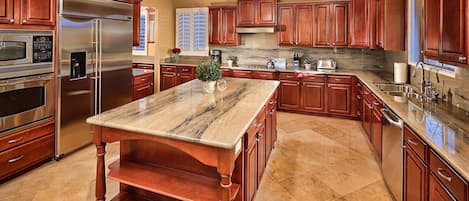 Upgraded kitchen with stunning granite counters!