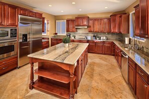 Upgraded kitchen with stunning granite counters!