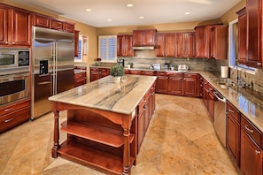 Upgraded kitchen with stunning granite counters!