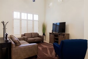Front living room w/ HDTV