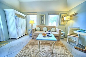 "The Airbnb was one of the best I've ever had! Loved how cute the cottage was. Bed comfortable, very cute style, bathroom was great. Central location to head to either end of the island" Holly, March 2017