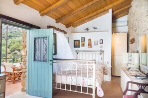 Elegant room with traditional furniture. It has a private WC with shower, a large fireplace, a beautiful kitchenette with fridge and a private entrance.