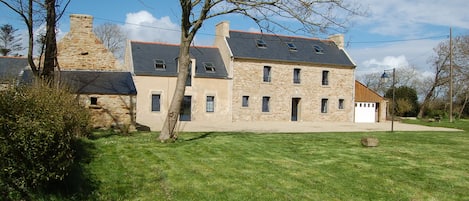 Maison familiale typiquement bretonne avec jardin de 2500m2