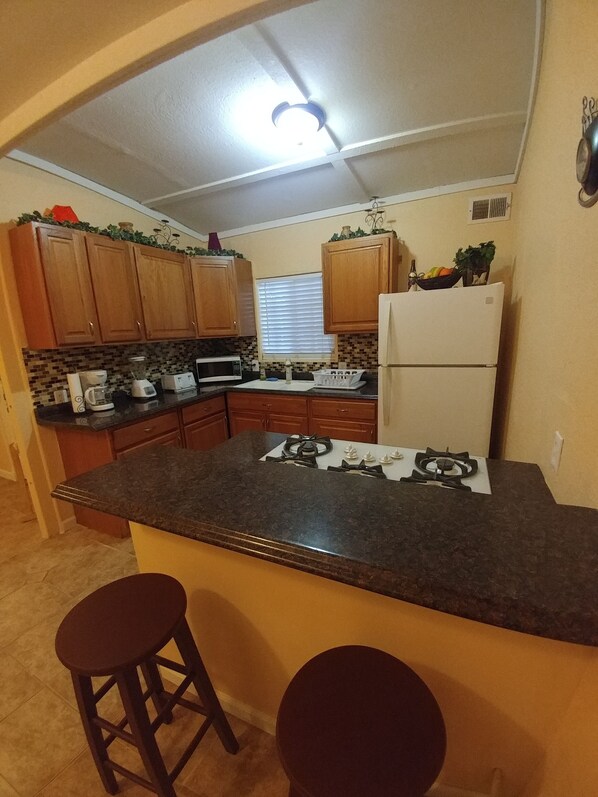 Breakfast Bar and Modern Kitchen