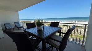 Balcony dinning