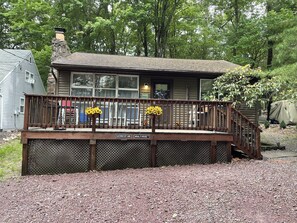 Black Bear Cozy Cabin. Dog Friendly! Plenty of parking in front of house.