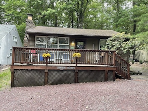 Black Bear Cozy Cabin. Dog Friendly! Plenty of parking in front of house.