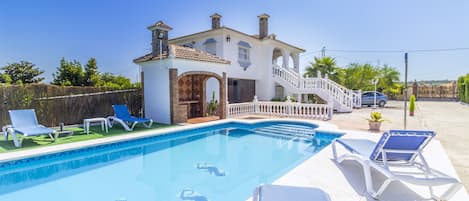 Casa familiar con piscina privada | Cubo's Holiday Homes	
