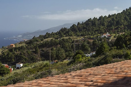 Image de lâhĂ©bergement Maison indĂ©pendante avec deux terrasses et vue sur la mer et les montagnes