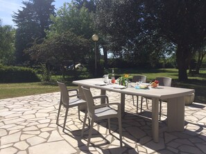 Outdoor dining