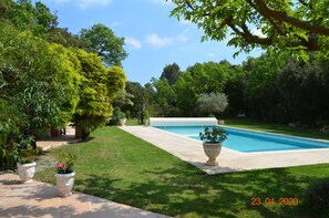 piscine de grande taille  11,5m*5,5m
profondeur  fosse à plonger 2m60 