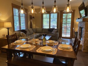 Dining area with seating for 8, including 2 seats at the breakfast bar.