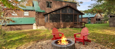 backyard fire circle for s'mores!