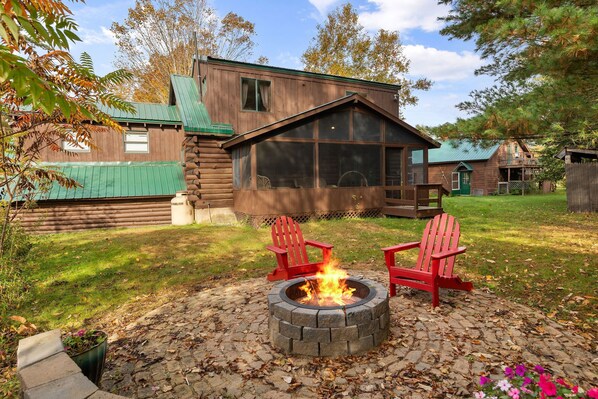 backyard fire circle for s'mores!