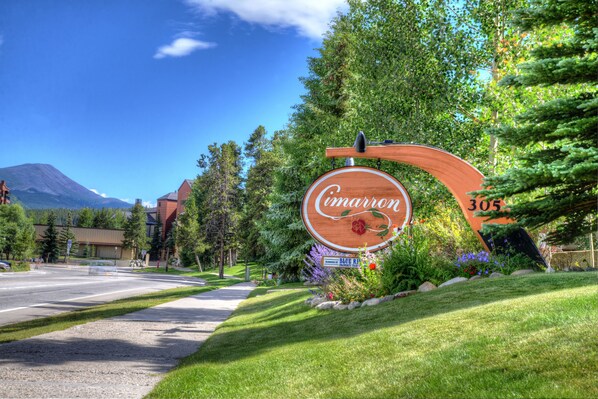 Summer in paradise. Park & never drive to call x restaurants ski lifts. 