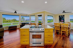 Open floor plan is great for entertaining.