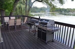 Main floor deck with Weber grill, charcoal grill and seating for 6. 