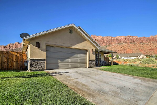 Moab Vacation Rental | 4BR | 2BA | 1,418 Sq Ft | Step-Free Access