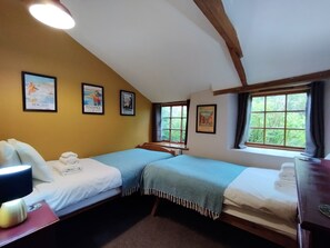 Twin bedroom can have two single beds or one and more floor space - just ask! 