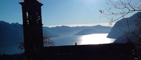 Vista Del lago dal paese