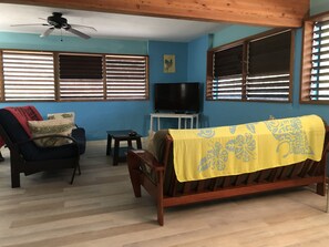 New flooring & paint in July 2021.
