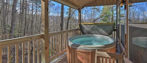 Bryson City Vacation Rental | Studio | 1BA | 416 Sq Ft | Step-Free Access