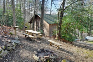 Outdoor Dining | Fire Pit