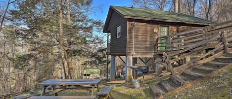 Bryson City Vacation Rental | Studio | 1BA | 416 Sq Ft | Stairs Required