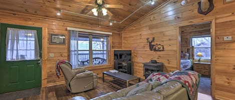 Bryson City Vacation Rental | 2BR | 2BA | 864 Sq Ft | Stairs Required