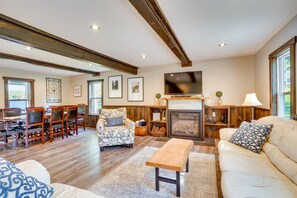 Living Room | Free WiFi (High Speed) | Air Conditioning