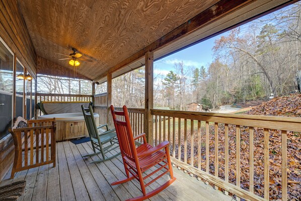 Bryson City Vacation Rental | Studio | 1BA | 416 Sq Ft | Stairs Required