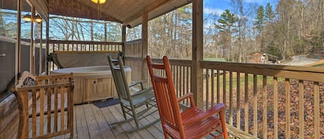 Bryson City Vacation Rental | Studio | 1BA | 416 Sq Ft | Stairs Required