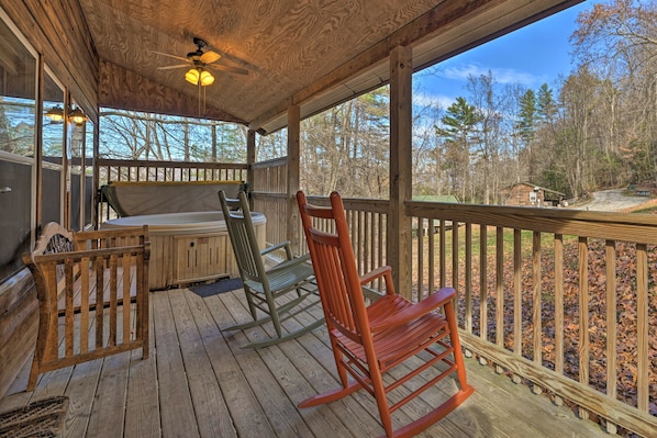 Bryson City Vacation Rental | Studio | 1BA | 416 Sq Ft | Stairs Required