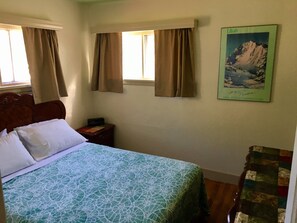 The Green Room - Queen Bed