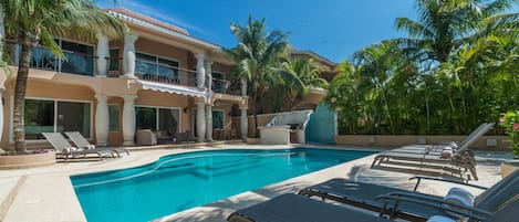 Sarita, with lush vegetation, palm trees and coconut trees