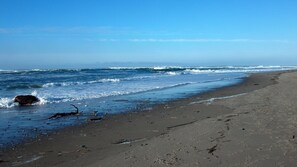 The  Pacific at the entrance  to  Siletz  Bay