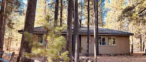 7 Otter is conveniently located near SHARC and Sunriver Village.