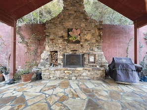 Outdoor fireplace in porte-cochere - upper level