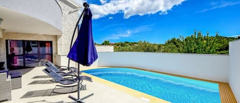 Cloud, Sky, Water, Swimming Pool, Plant, Blue, Shade, Building, Outdoor Furniture, Sunlounger