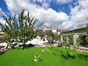 Eigentum, Gras, Grün, Himmel, Baum, Daytime, Haus, Wolke, Die Architektur, Grundeigentum