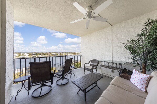 Private Balcony Overlooking Ole River and Marina