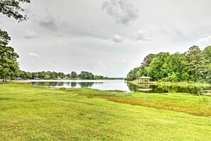 Waterfront Location on Jordan Lake