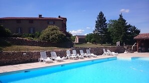 Piscine, parc et château