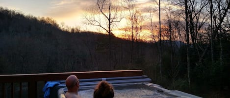 Enjoy the sunrise, sunset or stargazing while in the hot tub. 