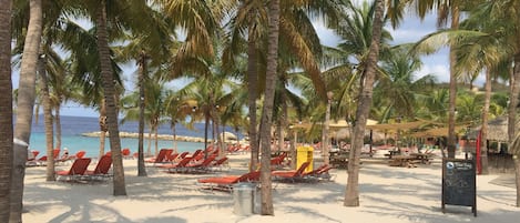 Enjoy free sunbeds on Blue Bay Beach @ less than 1 minute from your villa!