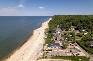 Bird's eye view of the area and the Long Island