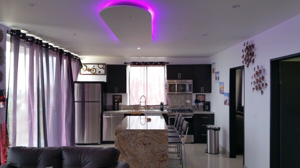 Clean Spacious Modern home. 